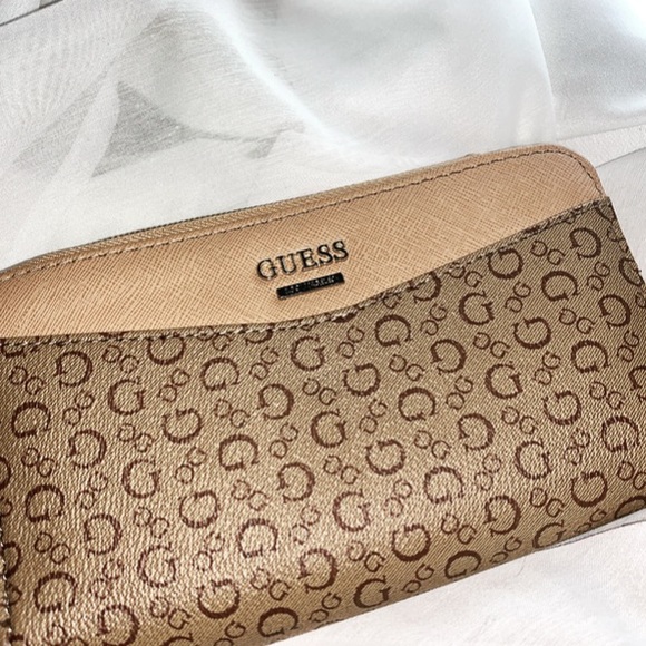 Spacious Guess Wallet - Picture 2 of 10